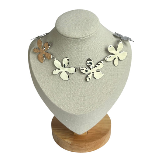 Collar Floral Plateado