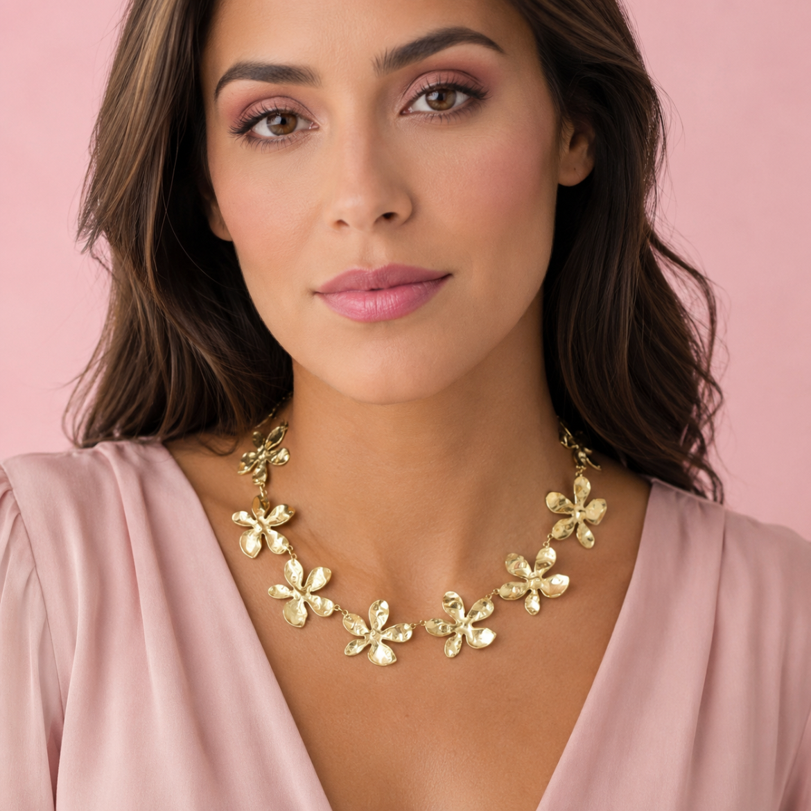 Collar Floral Dorado de acero inoxidable