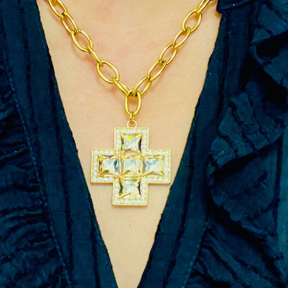 Collar cruz infinita